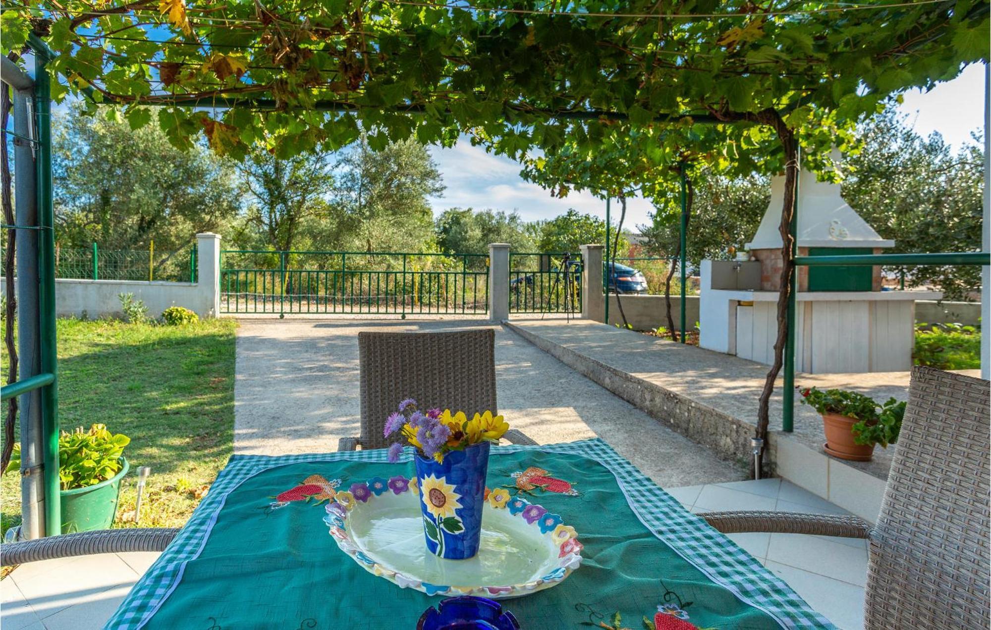 1 Bedroom Beautiful Apartment In Linardici Linardići Exterior foto